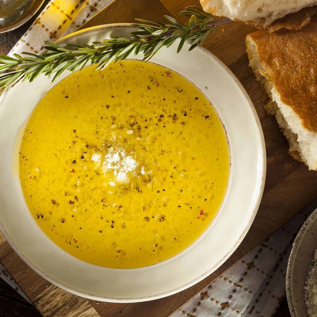 Homemade Carrabba's Bread Dip with Dried Herbs, Garlic and Salt 