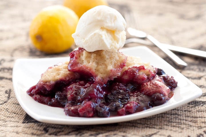 Crockpot Mixed Berry Cobbler